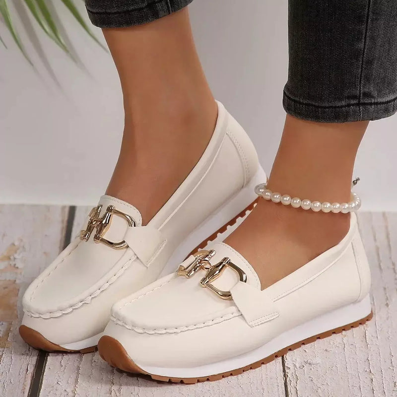 Mocassim Feminino Dara - Casual com Fivela Dourada